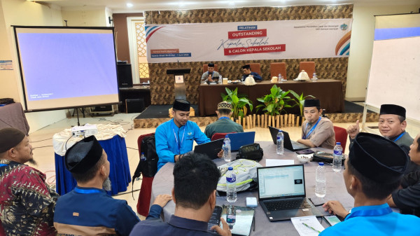 Kepala SD Unggulan Al-Wahdah Sinjai Ikuti Pelatihan Nasional Menuju Sekolah Islami dan Profesional